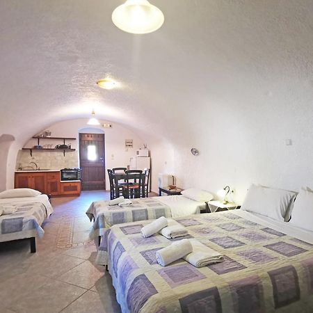 Guesthouse Toxotis Pyrgos Dirou Exterior photo