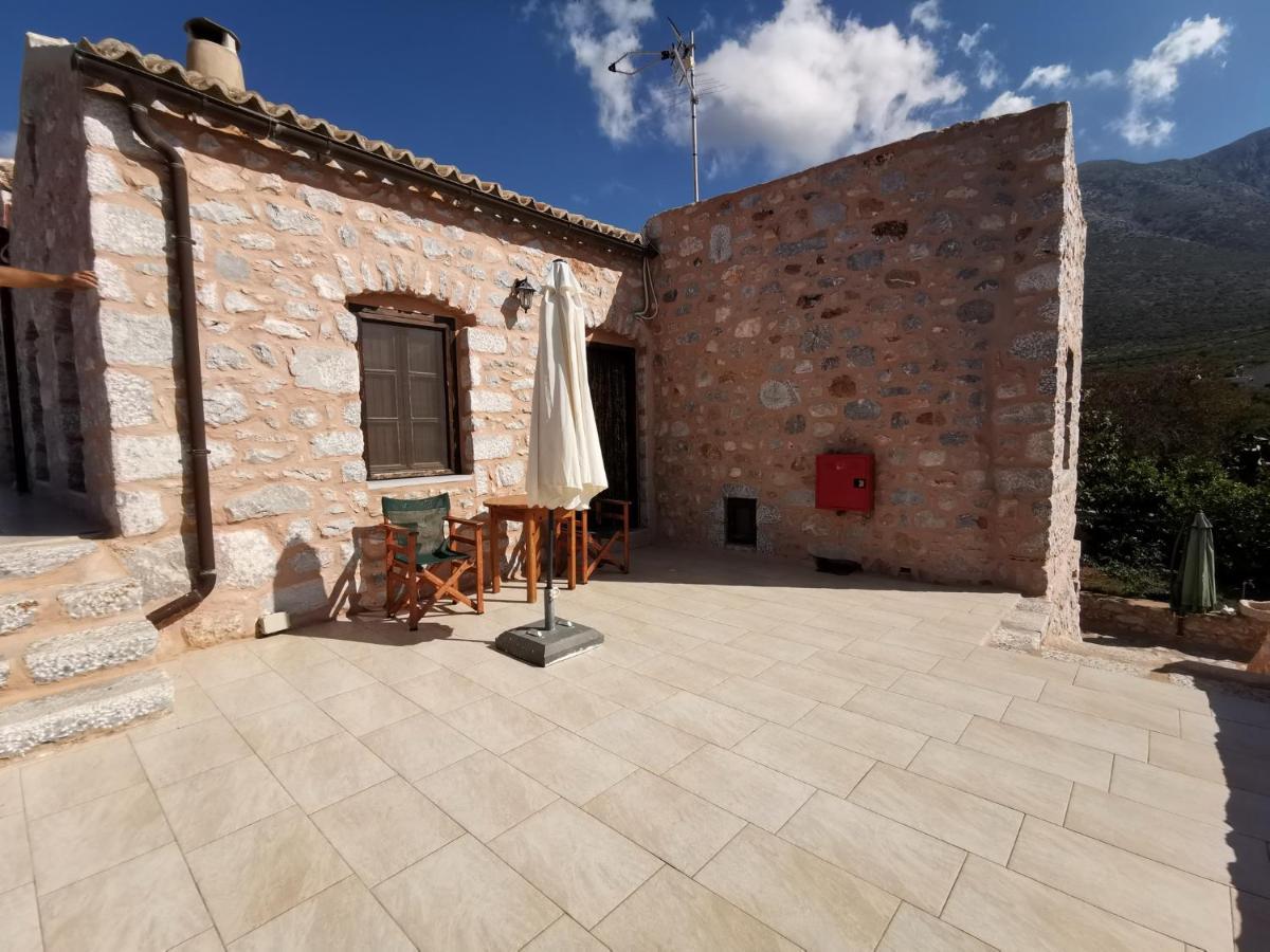 Guesthouse Toxotis Pyrgos Dirou Exterior photo