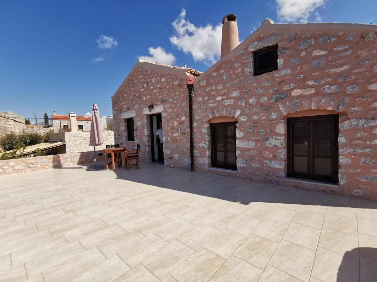 Guesthouse Toxotis Pyrgos Dirou Exterior photo