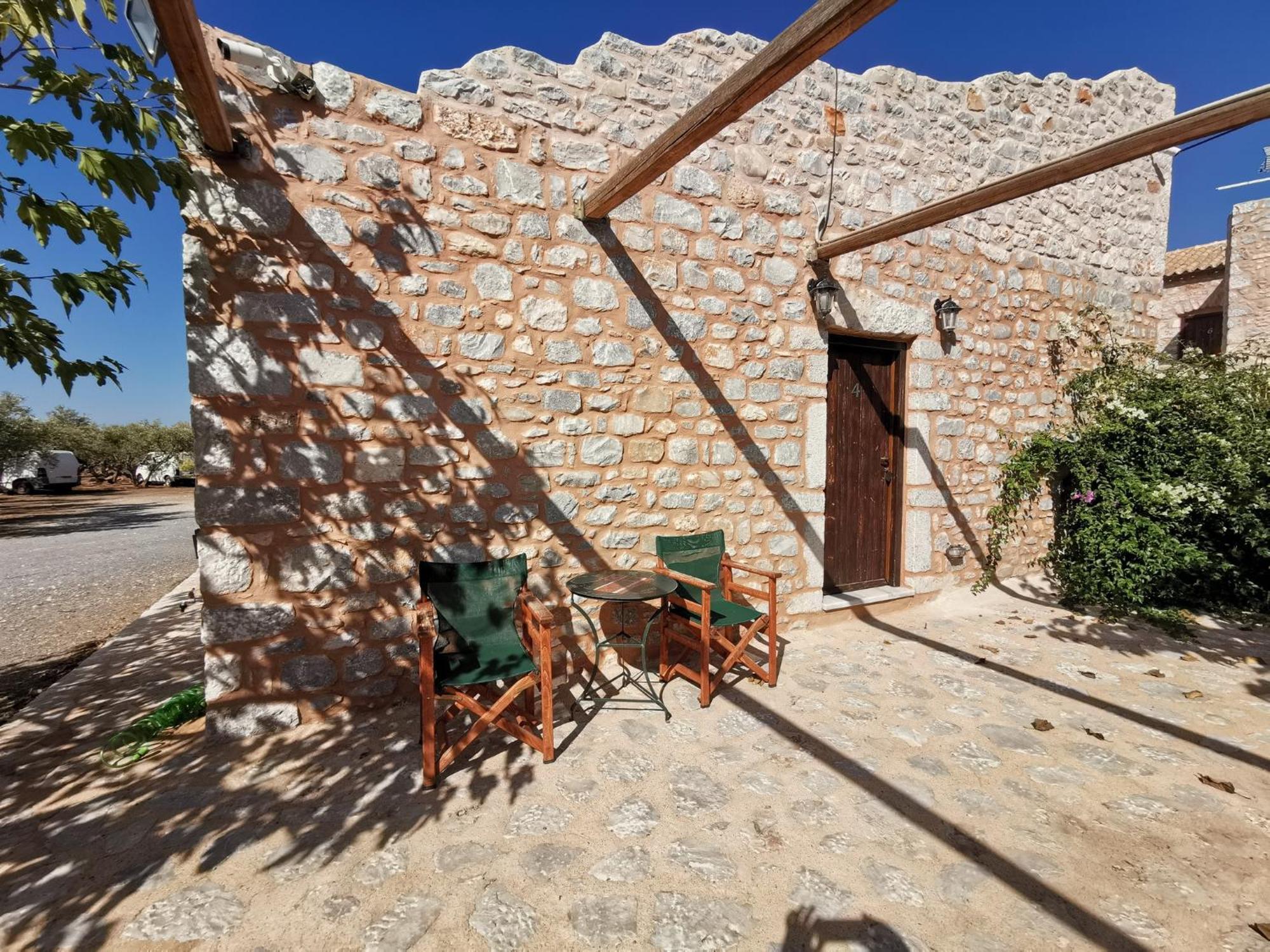 Guesthouse Toxotis Pyrgos Dirou Exterior photo