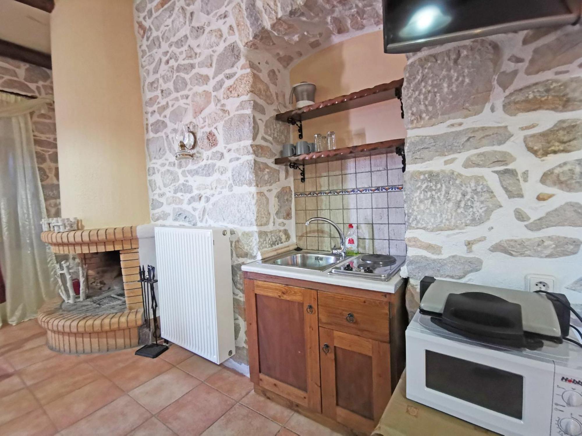Guesthouse Toxotis Pyrgos Dirou Exterior photo