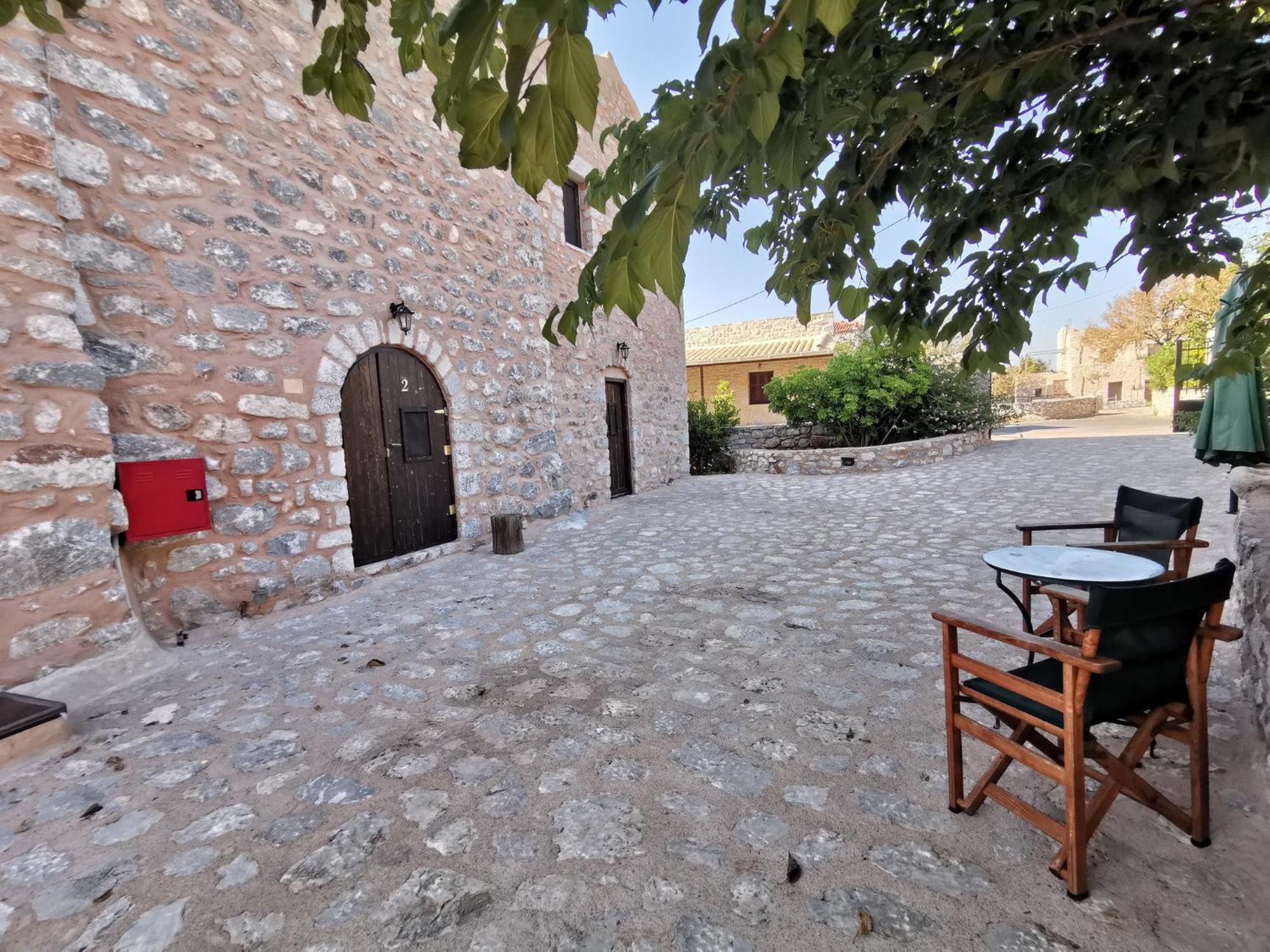 Guesthouse Toxotis Pyrgos Dirou Exterior photo