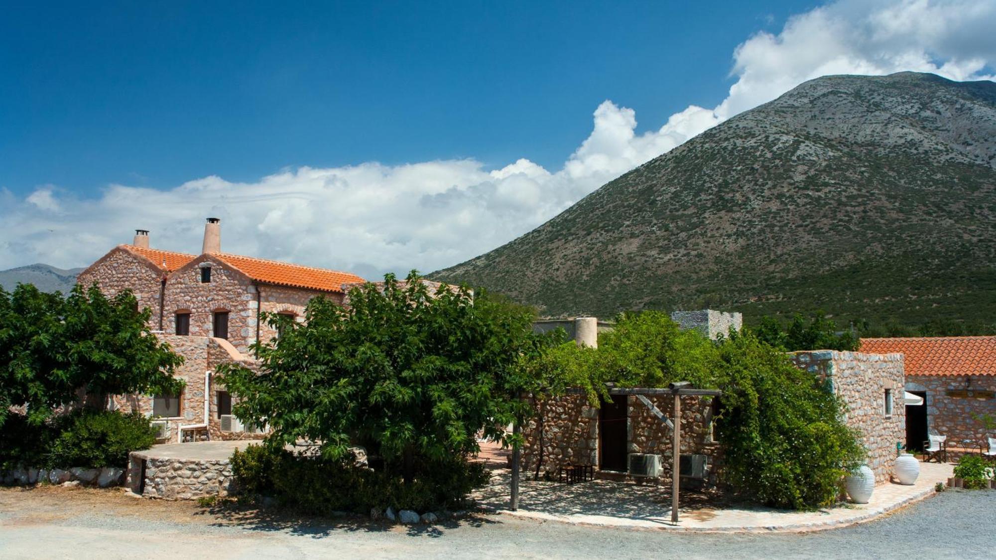 Guesthouse Toxotis Pyrgos Dirou Exterior photo