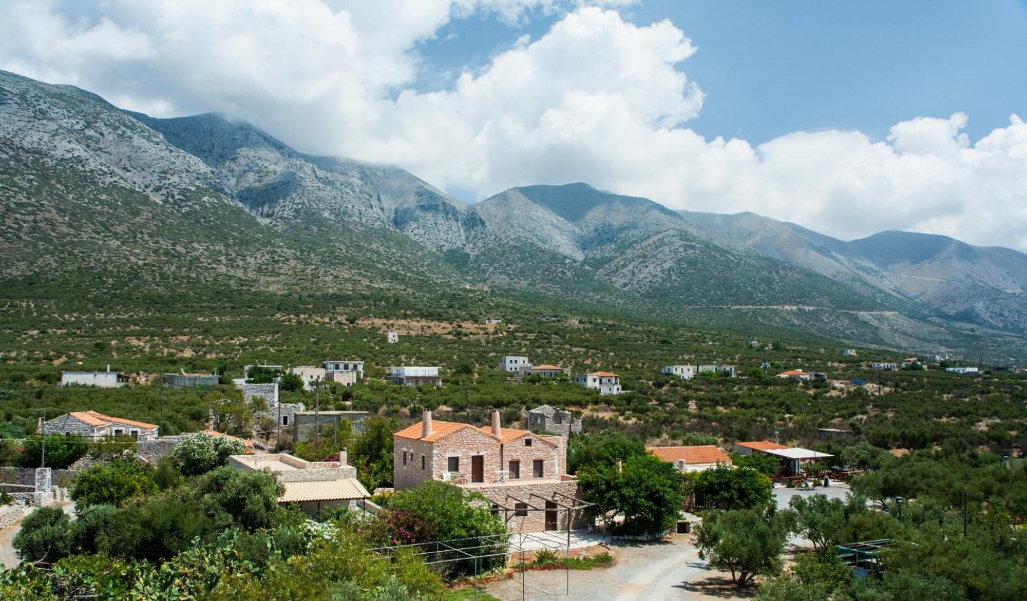 Guesthouse Toxotis Pyrgos Dirou Exterior photo
